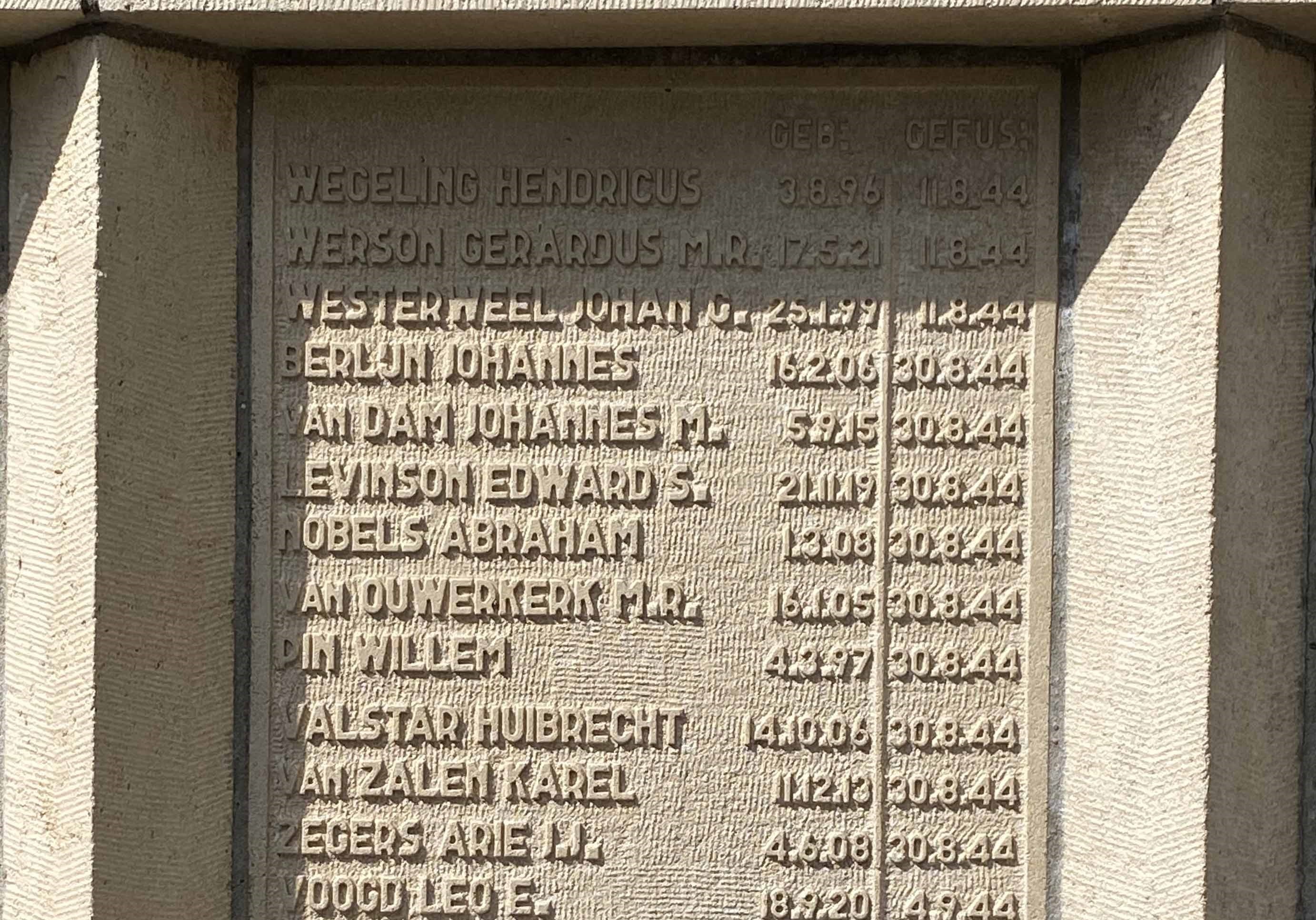 Waschraum in einer Baracke KZ Sachsenhausen.
